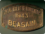 Gedenktafel zur Gründung von CAF. Auf der Tafel eingravierter Text: Compañía Auxiliar de Ferrocarriles, 1943, Beasain
